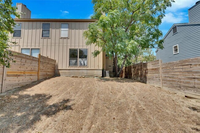 Building Photo - 6711 Deatonhill Dr