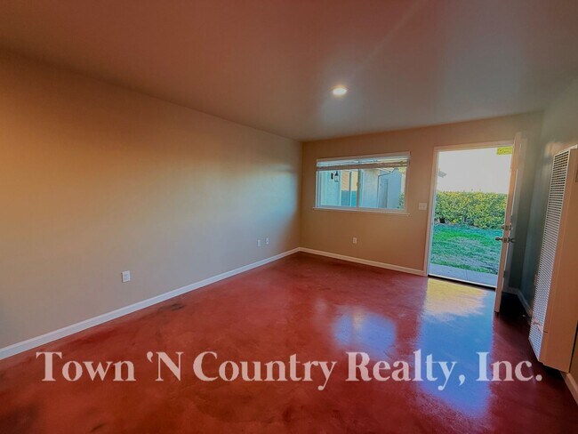 Building Photo - 1720 Cherokee Dr