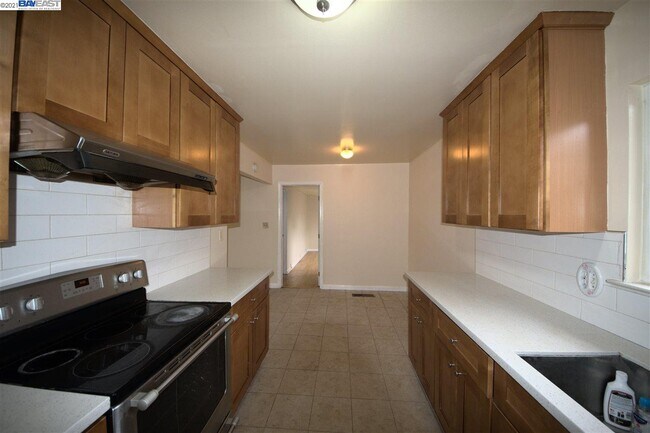 Building Photo - 1345 Kingfisher Way