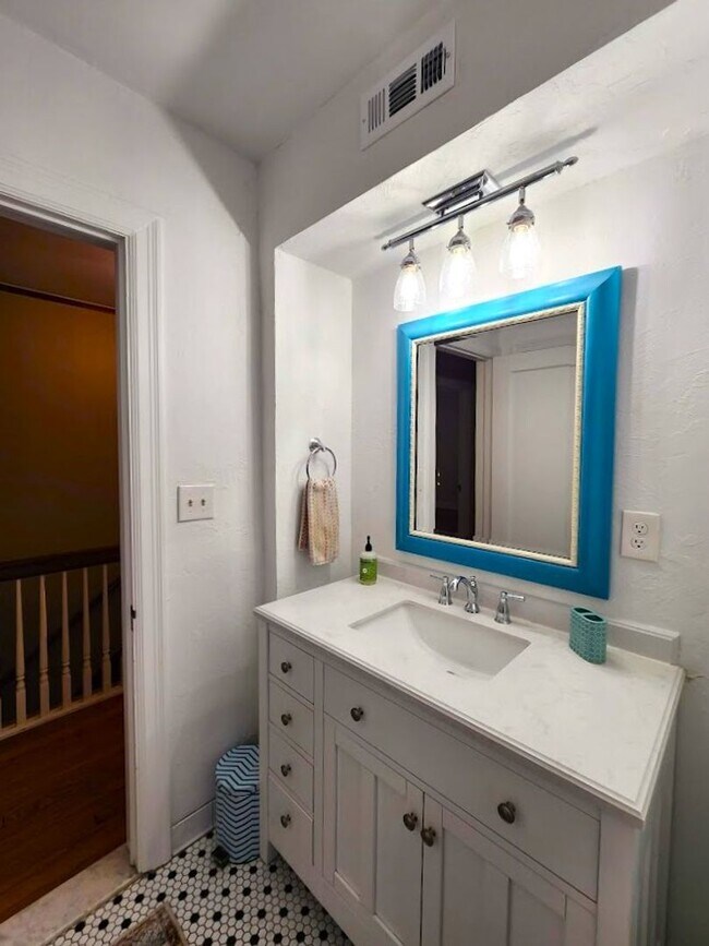 Building Photo - 3 Bed 2.5 Bath Plus ADU in Gatewood Add NW OKC