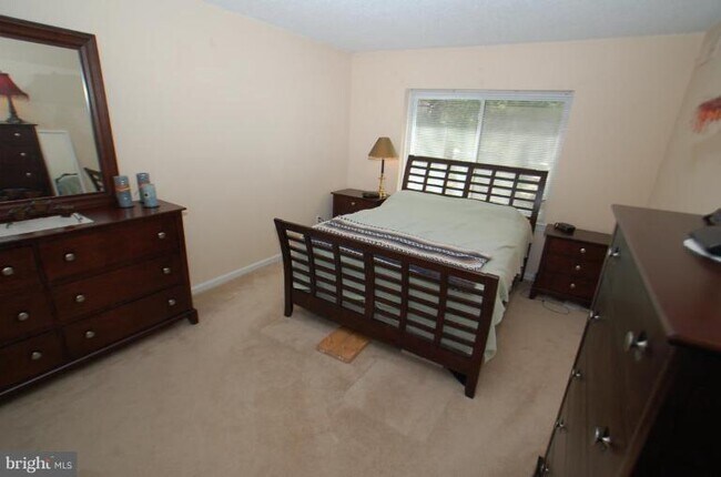 Building Photo - 10223 Valentino Dr