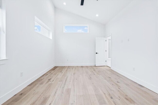 Building Photo - 6300 Santos St