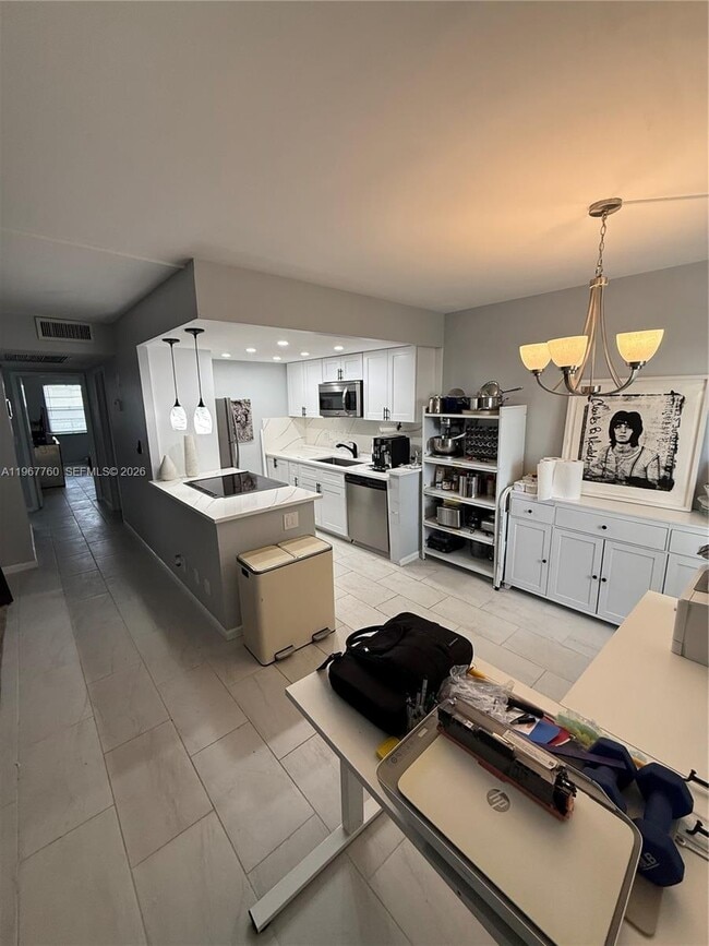 Building Photo - 4067 Ainslie Dr