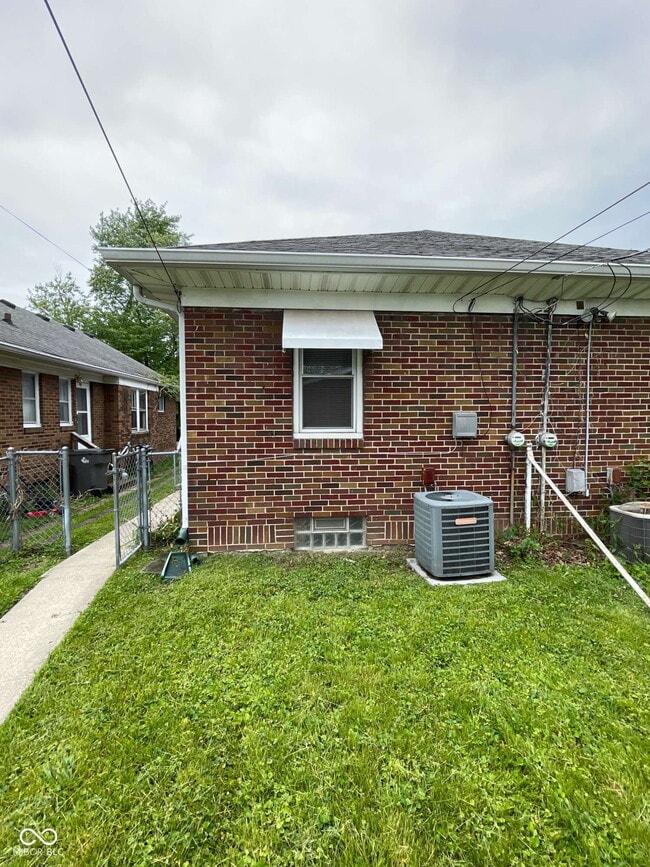 Building Photo - 831 N Emerson Ave