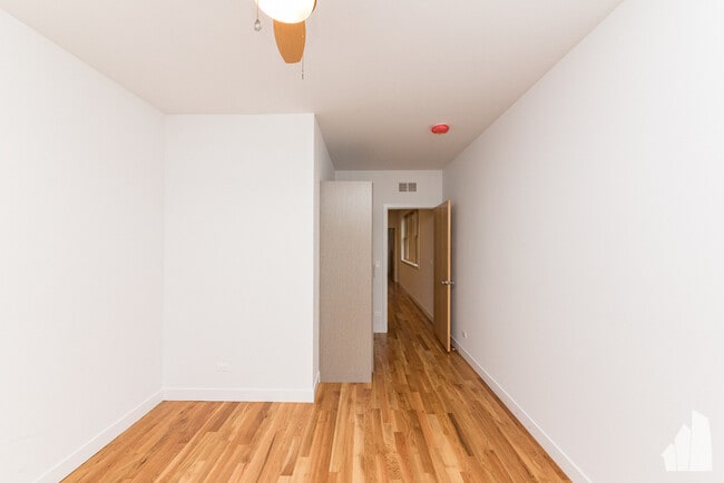 Building Photo - 806 S Claremont Ave