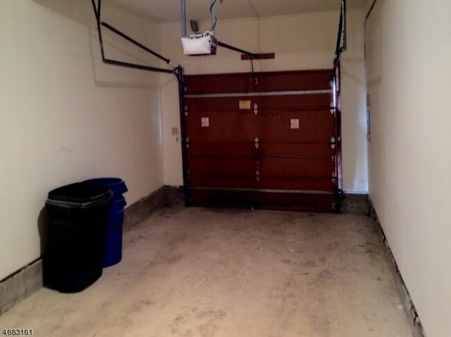 Building Photo - 64 Sycamore Ct