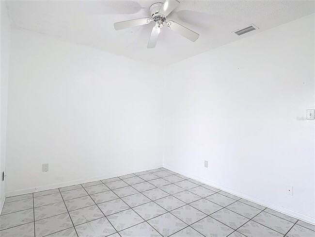 Building Photo - 115 Lindenwood Ln