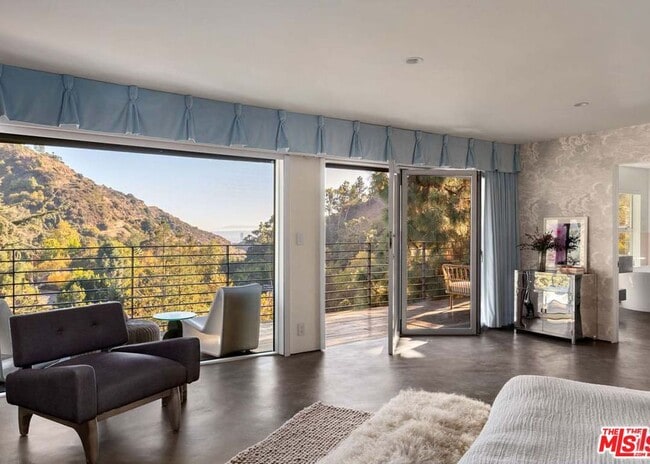 Building Photo - 2500 Zorada Dr