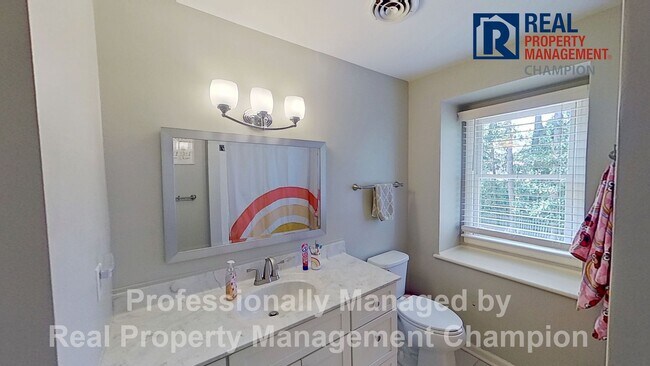 Building Photo - Immaculate 5 BD/3 BD Home w/Park Like Setting Near Cape Fear Country Club