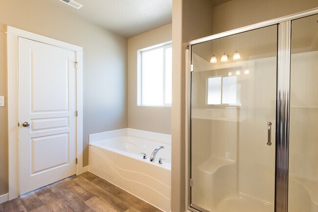 Building Photo - New 4 Bedroom Home in Post Falls with 3 Car Garage!