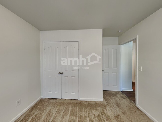 Building Photo - 4437 Esmeralda Dr