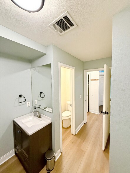 Building Photo - 11719 Bell Ave