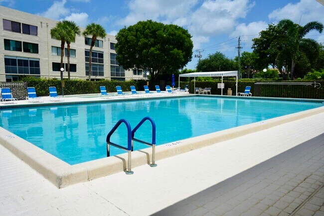 Building Photo - 3154 Via Poinciana