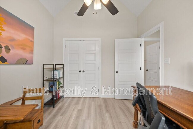 Building Photo - 433 Crestwicke Ct