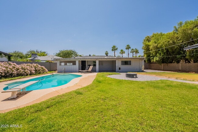 Building Photo - 1116 E Fern Dr N