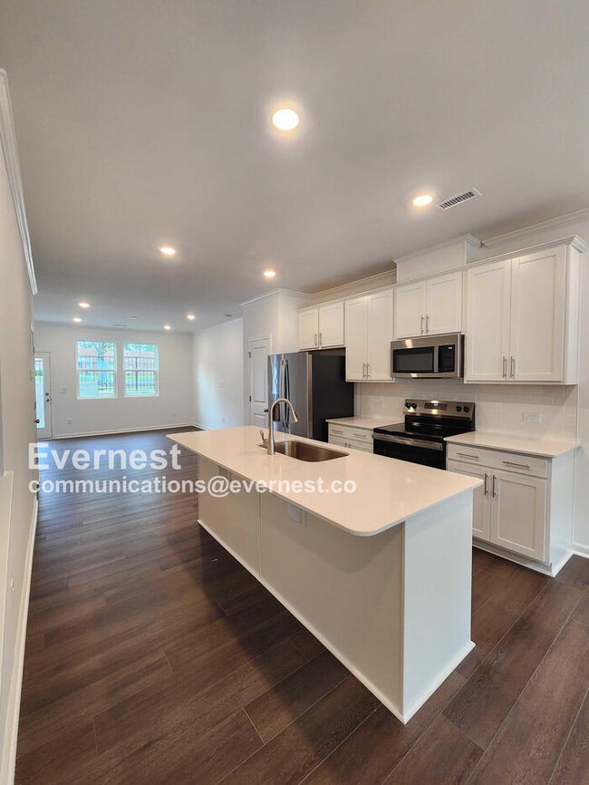 Building Photo - 1540 Crescent Townes Wy