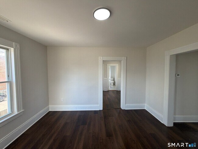 Building Photo - 316 W Main St