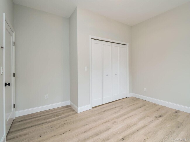Building Photo - 316-324-324 Sea Cliff Ave