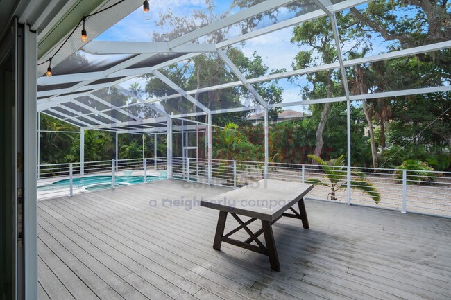 Building Photo - Stunning 4/2 on Siesta Key!