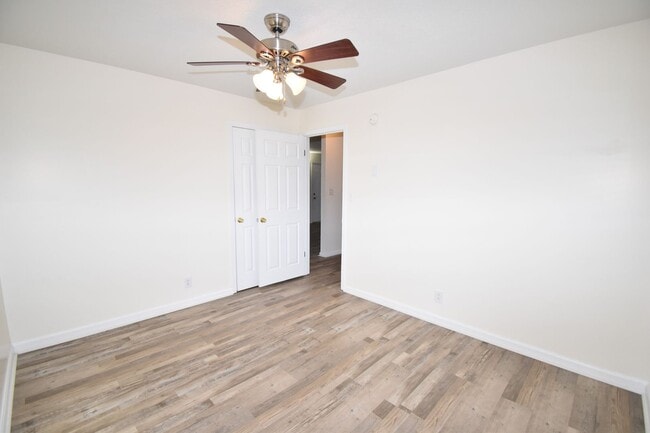 Building Photo - Rob Rd-142