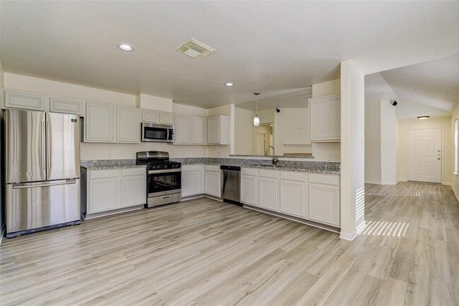 Building Photo - 25211 Clover Ranch Dr