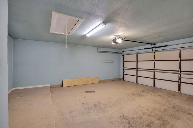 Building Photo - 8002 Croftwood Dr