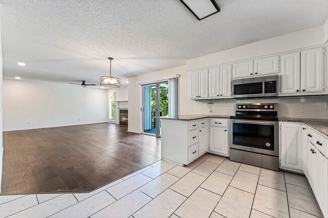 Building Photo - 7 Whitwick Ln