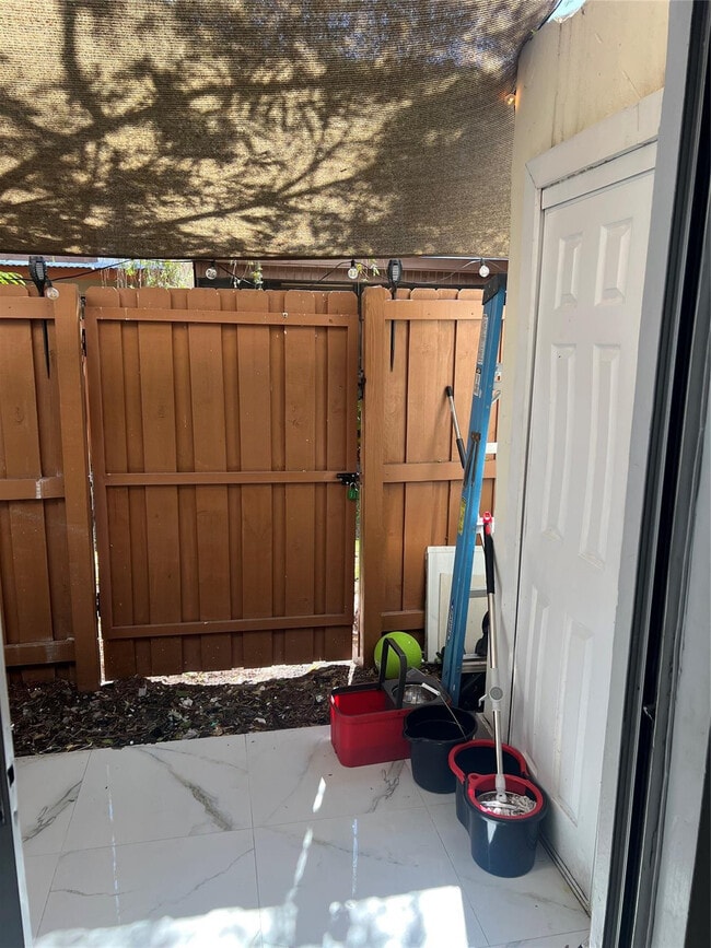 Building Photo - 21 SW 109th Ave