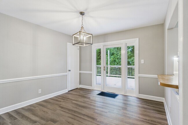 Building Photo - Large Home in Guilford Hills, Hardwood Flo...