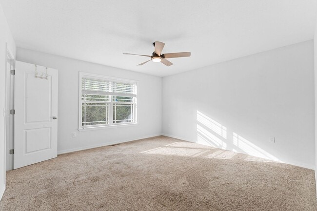 Building Photo - Modern 3-Bedroom Home Near Branson Landing – Available Now!