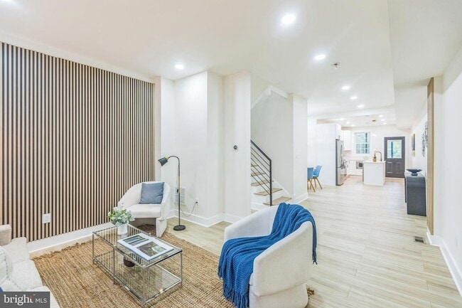 Building Photo - 1129 8th St NE