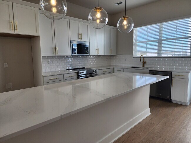 Building Photo - Modern 3 Bedroom 3.5 Bath Home in Nations