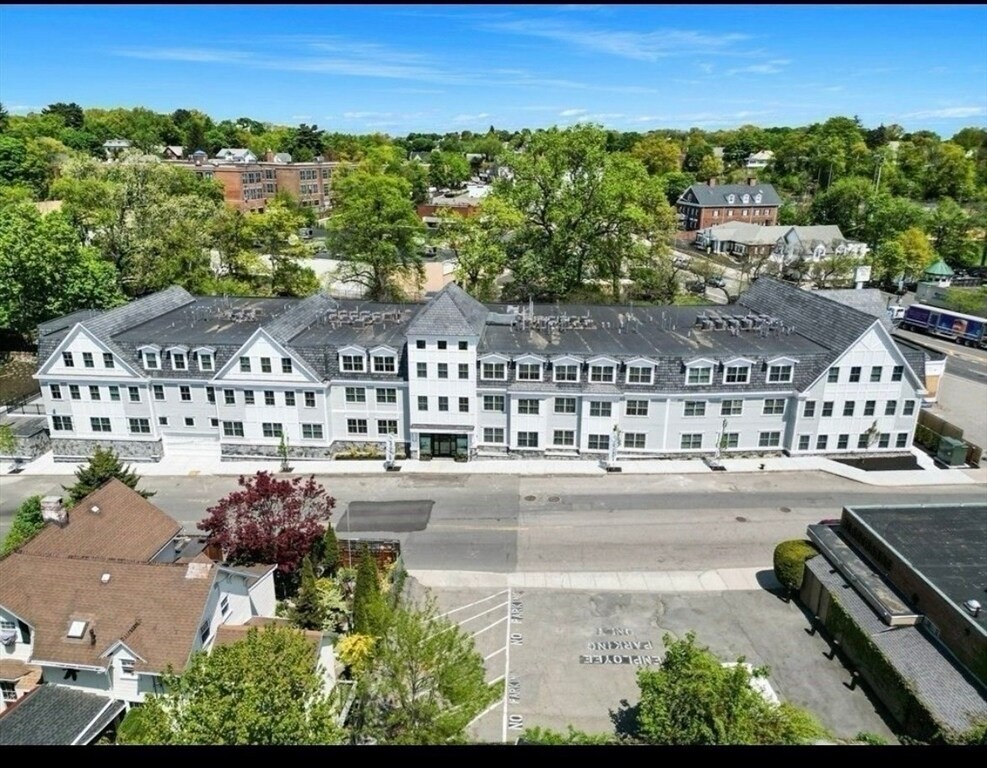 Building Photo - 425 Lagrange St