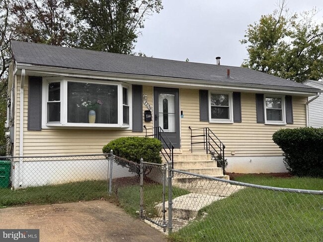 Building Photo - 2208 Vermont Ave