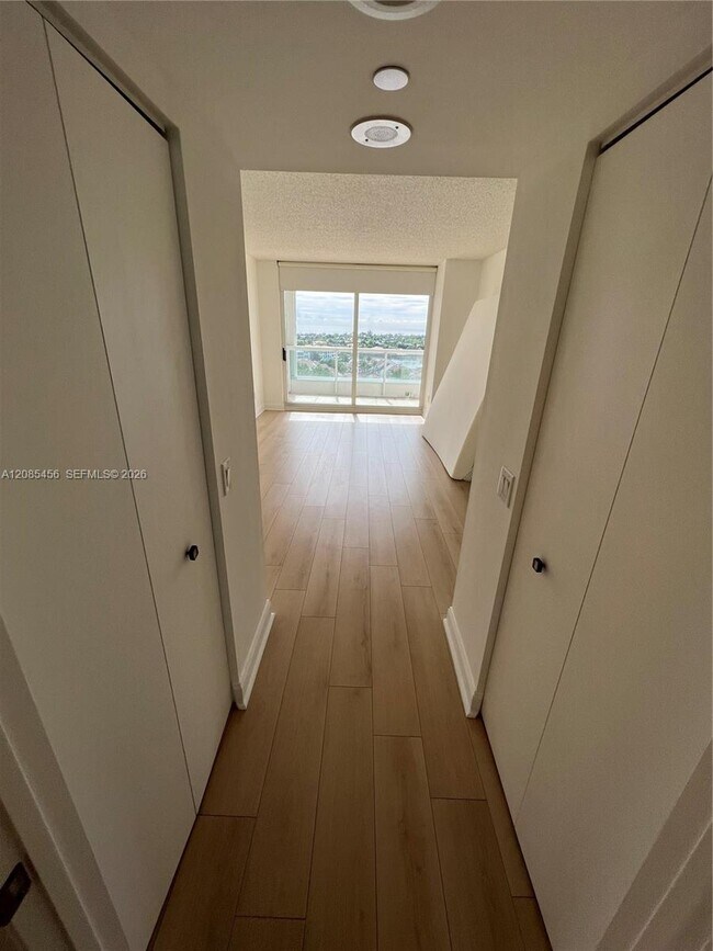 Building Photo - 21055 Yacht Club Dr