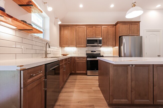 Building Photo - 2303 Cunningham Dr