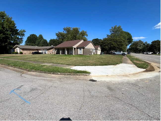 Building Photo - 6959 Tulip Trail Dr