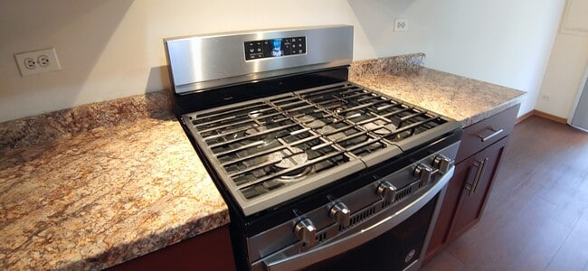 Building Photo - 300 Teak Ln
