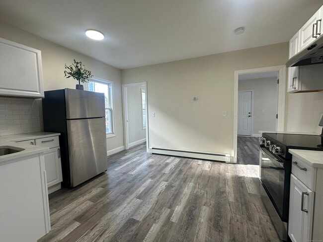 Building Photo - 85 Twiss St