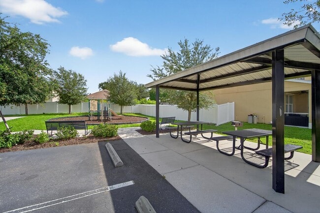 Building Photo - Stunning 5 bed/ 2 bath