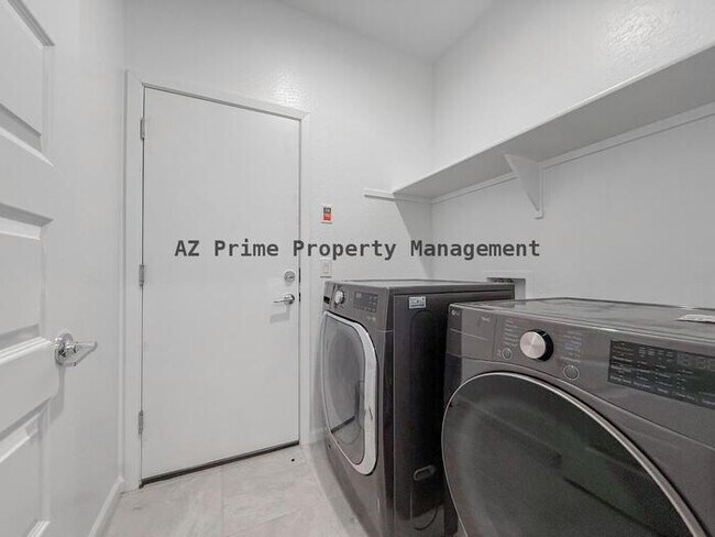 Building Photo - 9810 W Pinchot Ave