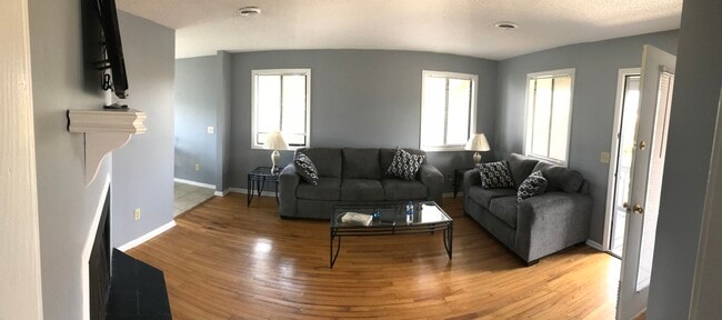 Building Photo - 4147 Spirea Dr