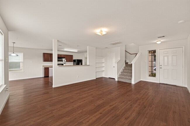 Building Photo - 726 Horseshoe Springs Ln