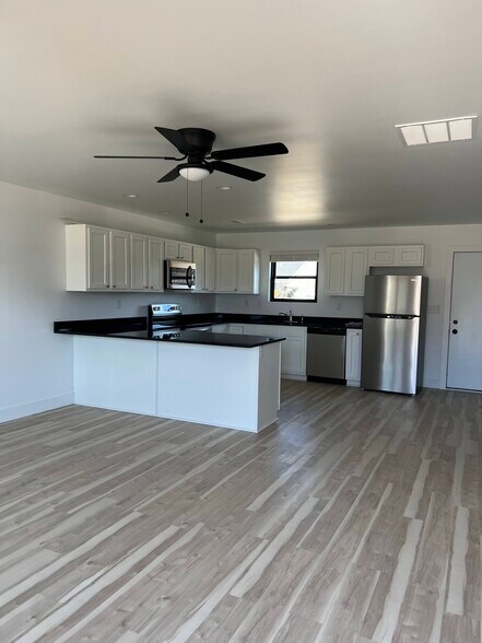 Building Photo - 1124 Winton Pl