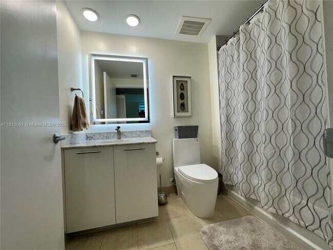 Building Photo - 950 Brickell Bay Dr