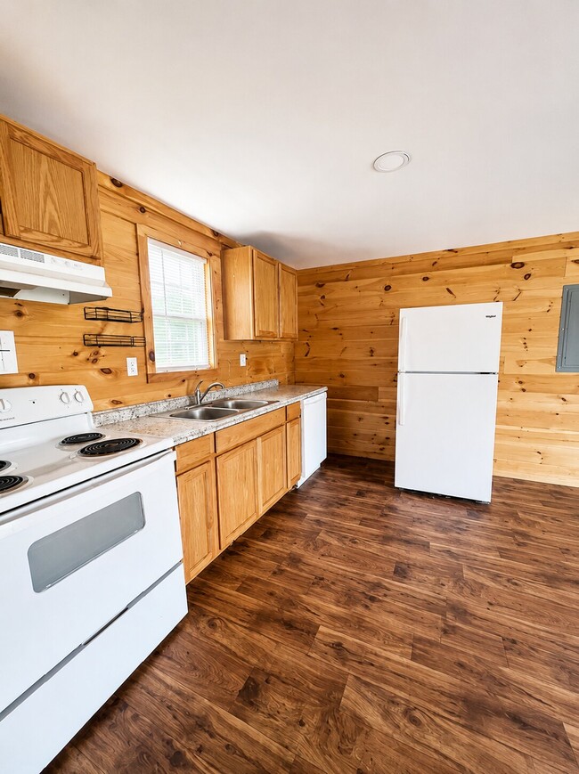 Building Photo - 169 Redbud Trl