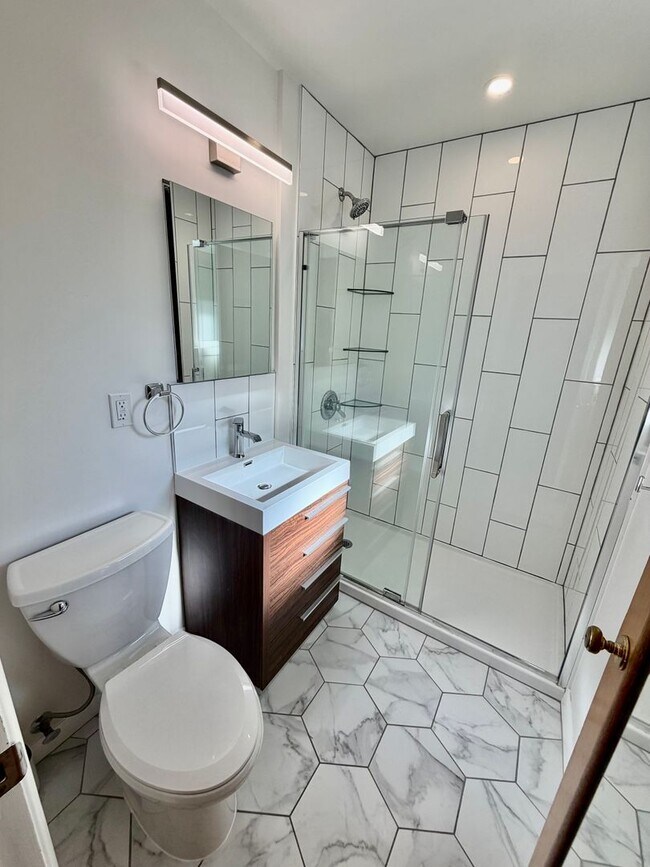 Building Photo - Spacious, Remodeled 5bd/3bath Cherry Park Home with Large Fenced Garden and Finished Basement