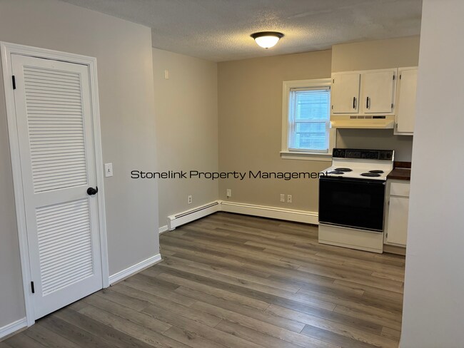 Building Photo - 66 Hamlet Ave