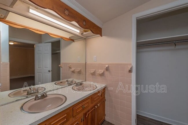 Building Photo - 151 Curry St