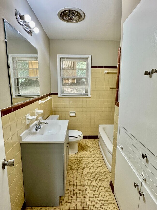 Building Photo - Dreamy 3-Bedroom